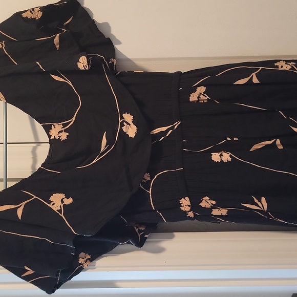 Billabong on the run short romper- S - Picture 7 of 8